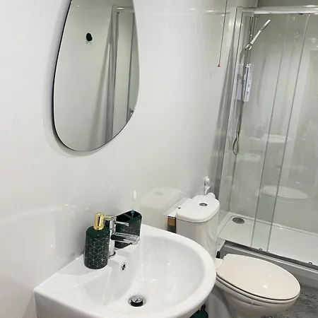 J&f In * Leeds (West Yorkshire)